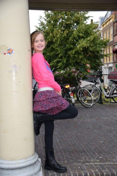 Louder! rok Tara black flowers