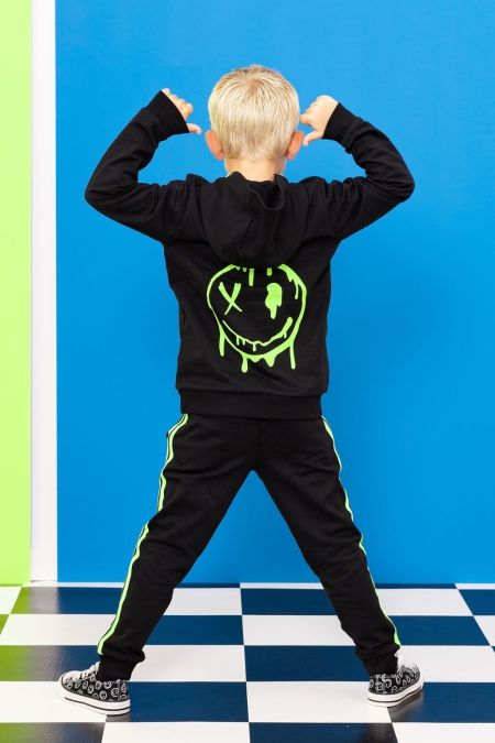 Louder! hoodie Jaxx black (achterkant smiley)