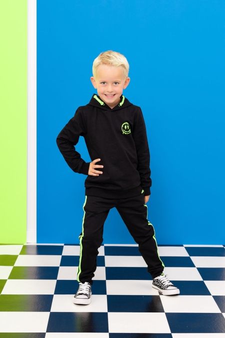 Louder! hoodie Jaxx black (achterkant smiley)