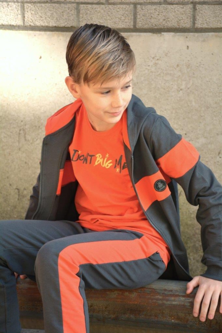 Louder! vest Kaleb antra
